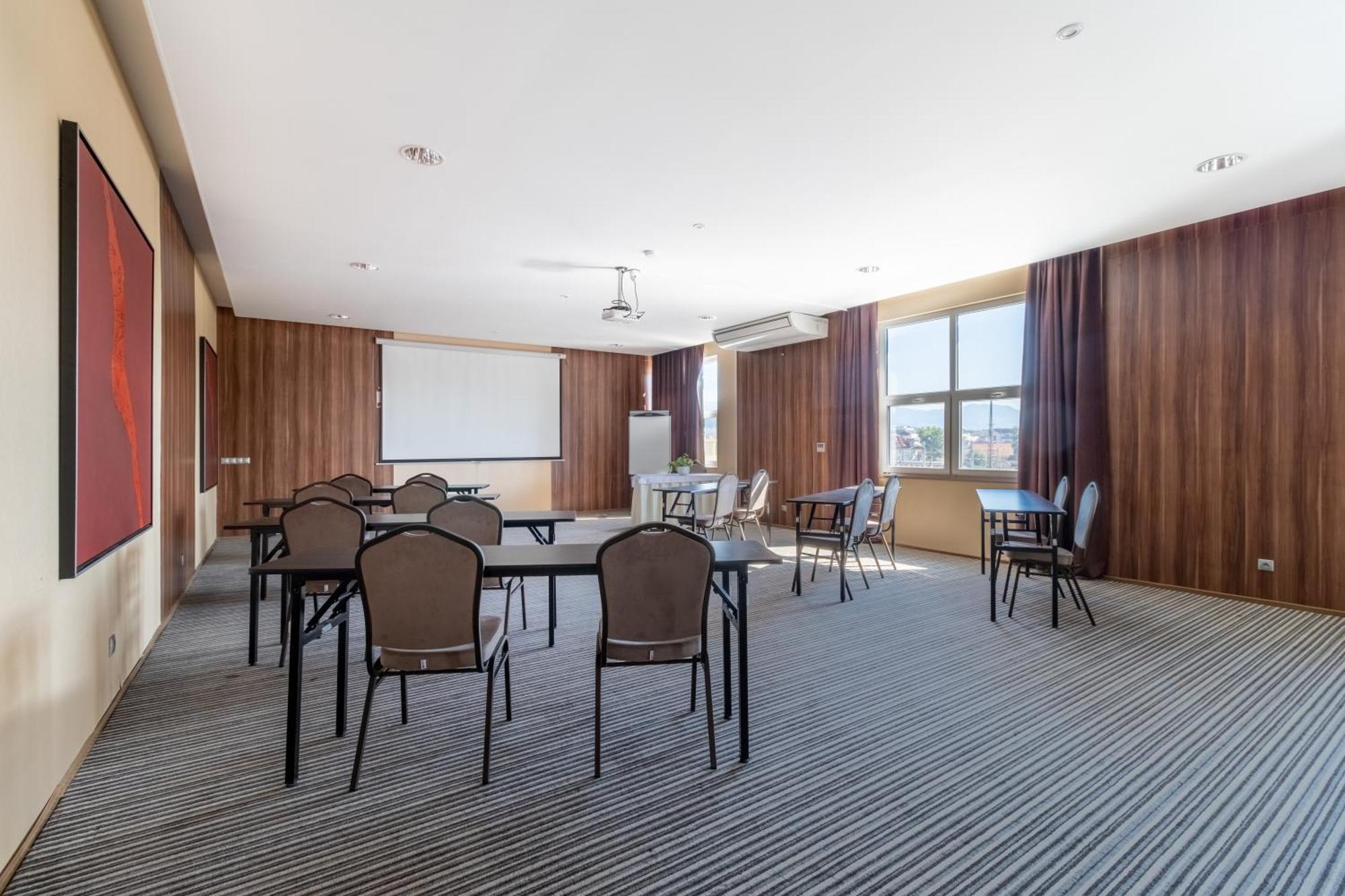 Holiday Inn Zilina, An Ihg Hotel Bagian luar foto